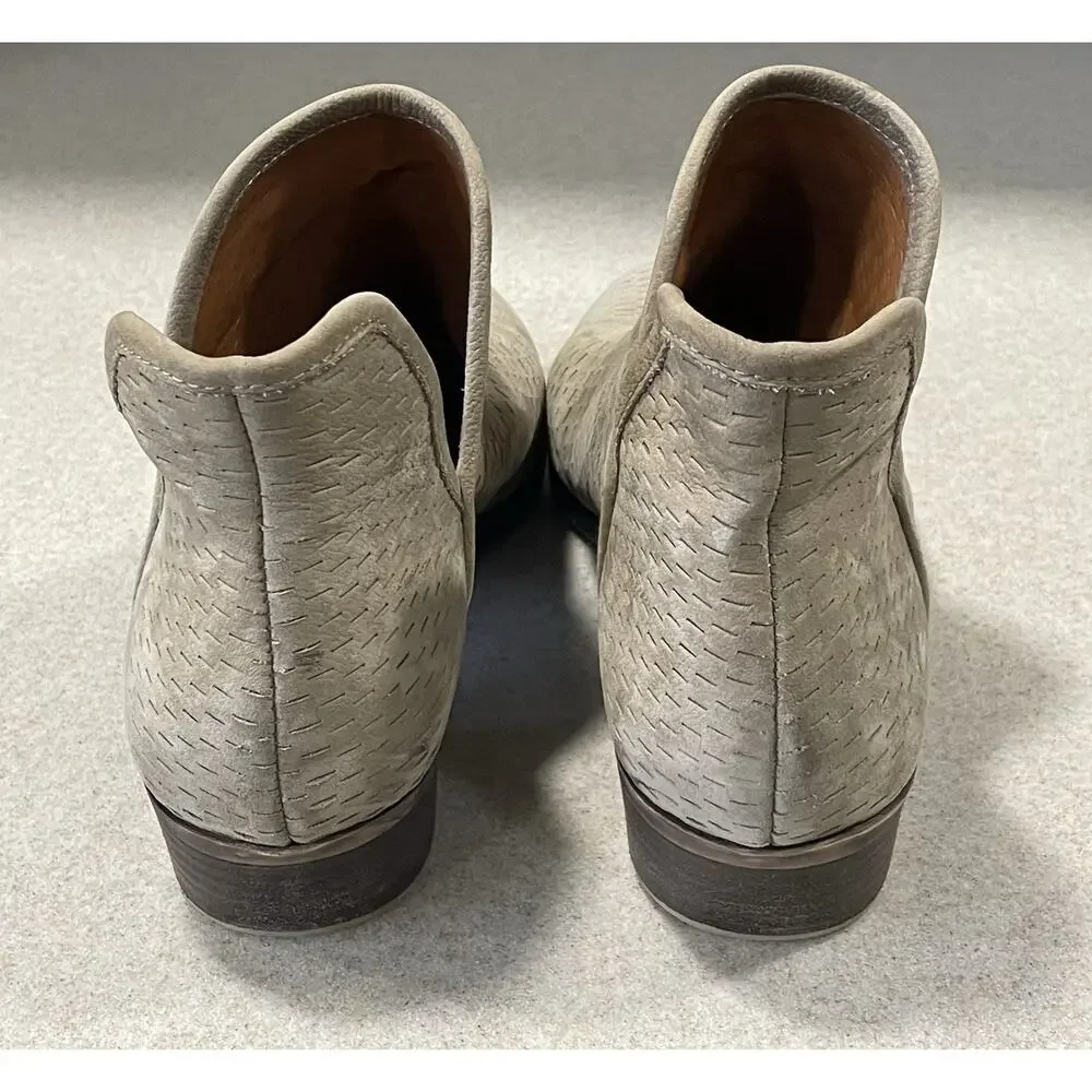 Lucky Brand Baley Ankle Bootie Women’s -10 Tan Suede Perforated Texture Pull On